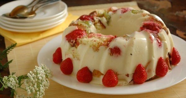 Простой и быстрый рецепт фруктово-ягодного торта-сметанника, который приготовит даже ребёнок