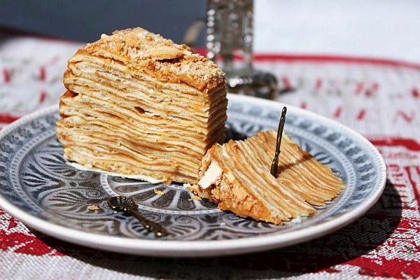 Торт «Kрепвиль» – самый вкусный в мире! Благодаря хитрым секретам французской кухни, он получается аппетитным и душистым…