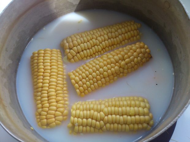 Вот как нужно варить кукурузу на дому! В 10 раз вкуснее обычной!