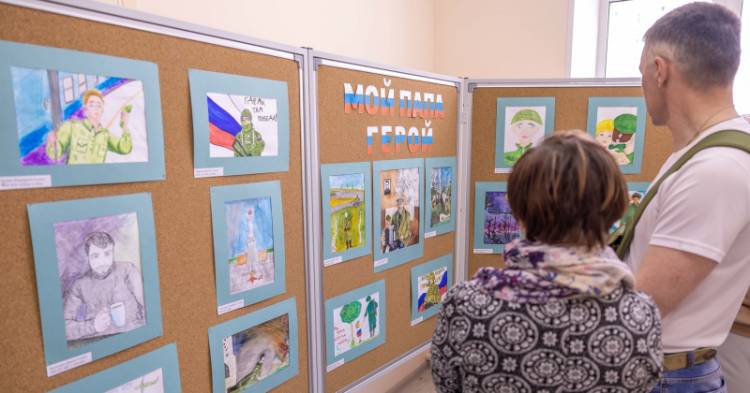В региональном фонде «Защитники Отечества» организовали выставку детских рисунков «Мой папа
