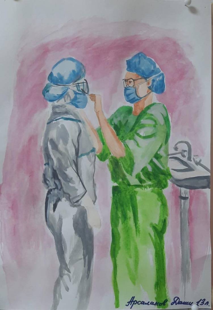 Дети работников краевой инфекционной больницы в Чите посвятили рисунки своим родителям-медикам