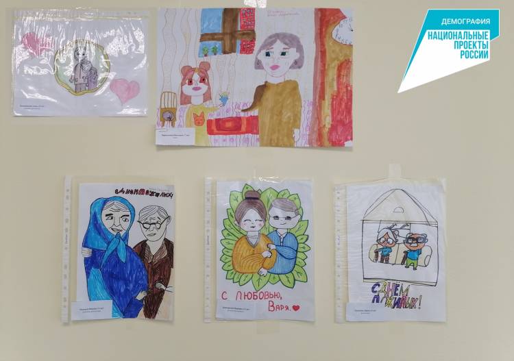 Ко Дню бабушек и дедушек в госпитале открылась выставка детских работ