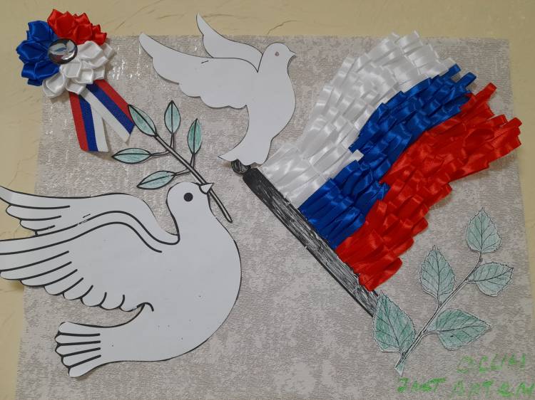 Выставка рисунков ко Дню России