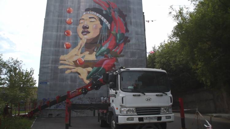 Первый рисунок в рамках фестиваля граффити появился на улице Фестивальной