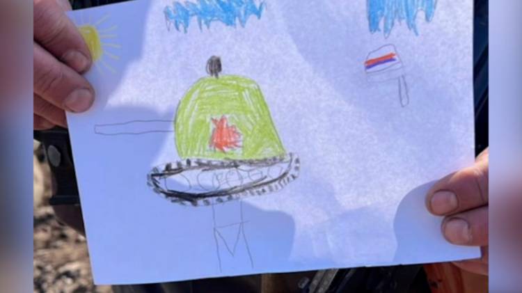 Детские рисунки из Челябинской области доставили бойцам СВО