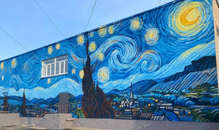 Челябинский художник граффити украсил города Южного Урала
