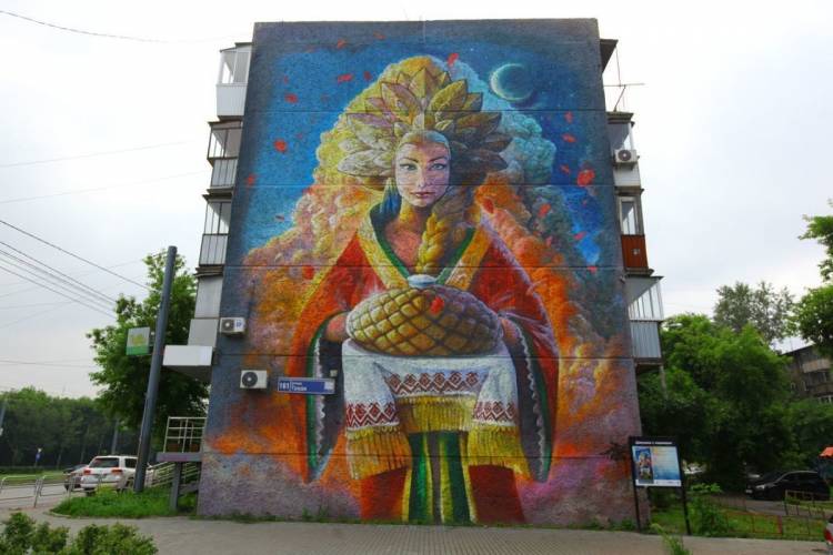 В Челябинске становится все больше легальных граффити на домах