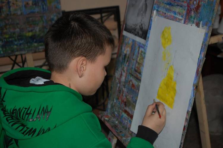 В Волгограде дети Донбасса нарисовали Родину-мать