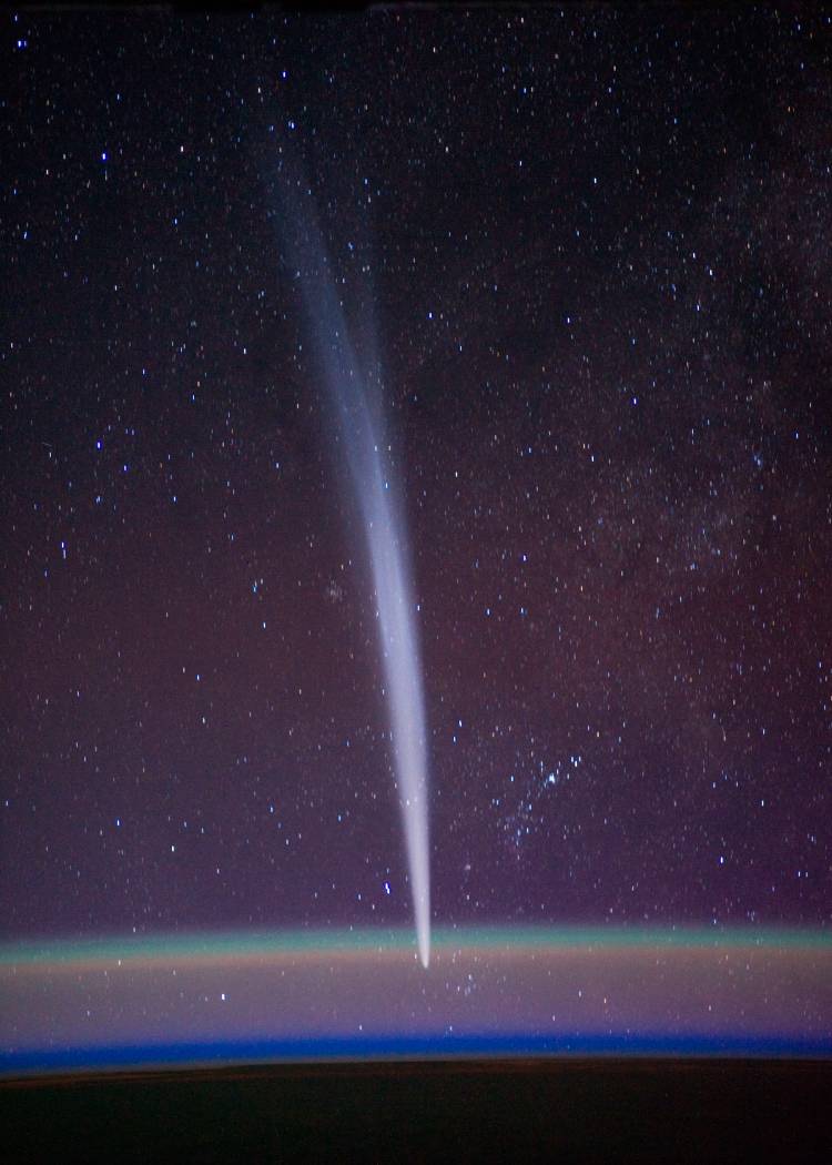 Комета Лавджоя и свечение атмосферы