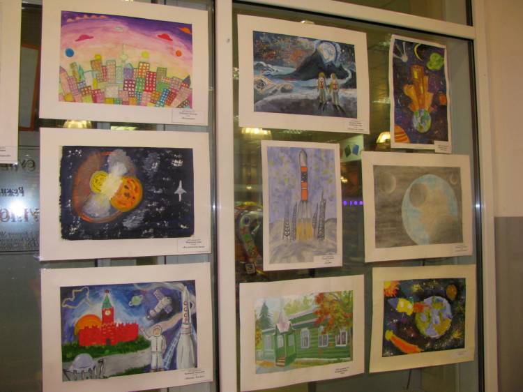 Выставка рисунков ко Дню города Королева и освоению космоса