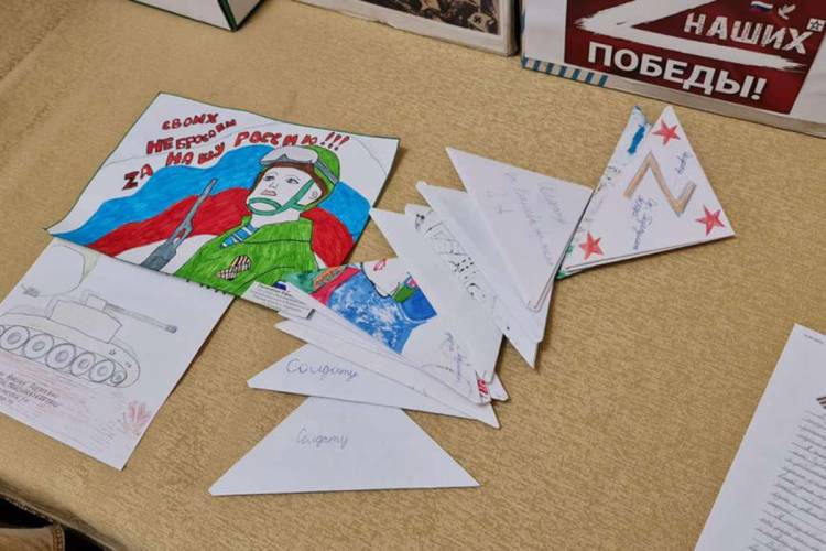 Детские рисунки в поддержку бойцов СВО напечатают на обертках для шоколада