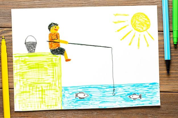Рыбак с удочкой сидит на берегу реки или озера детский рисунок фломастерами
