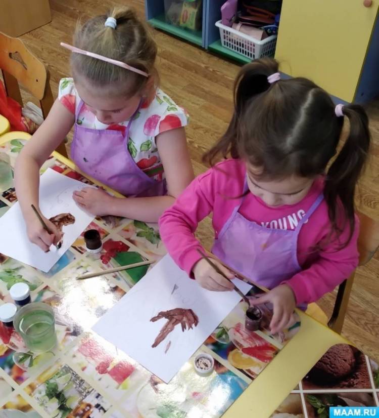Детский мастер-класс по рисованию ладошками «Красавец лось» 