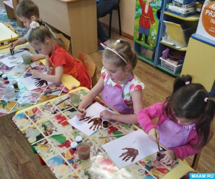 Детский мастер-класс по рисованию ладошками «Красавец лось» 