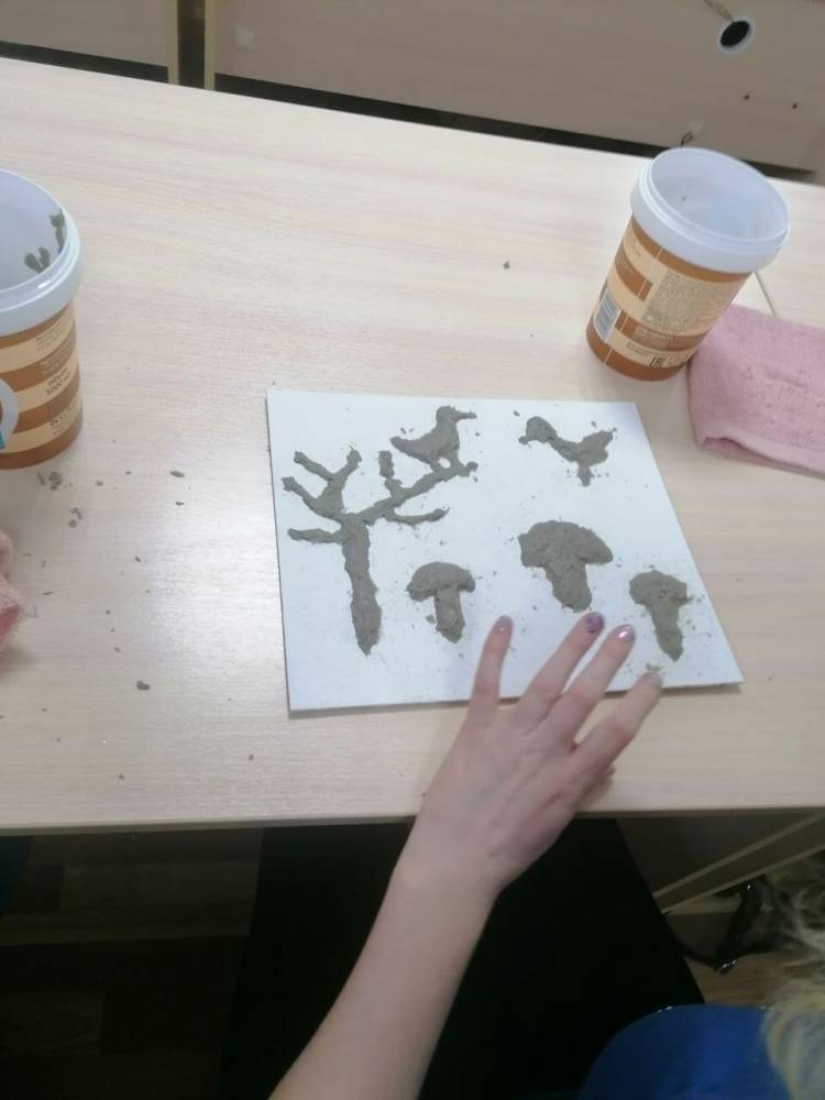 Волонтеры провели мастер-класс по созданию объемного рисунка для слепых