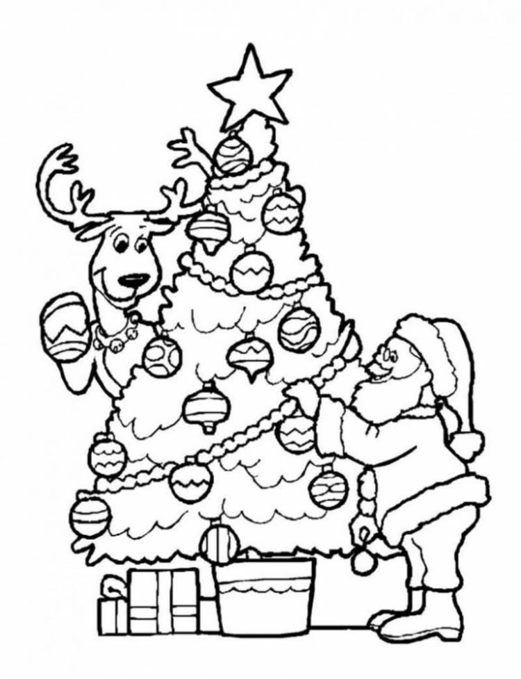Раскраска Дед Мороз и олень возле елки