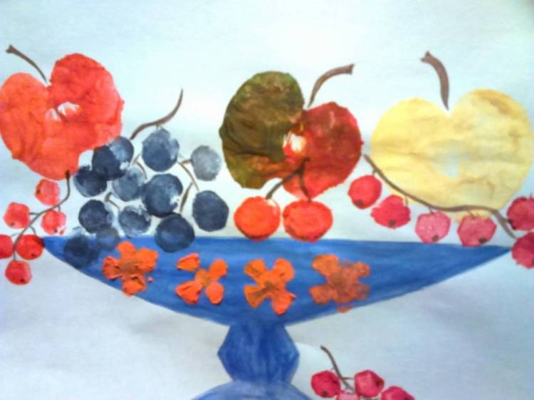 Натюрморт «Фрукты и ягоды в вазе» (с помощью штампов) 