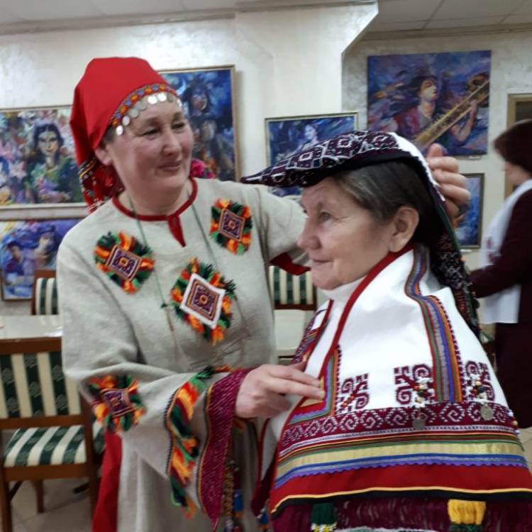 Марийскую вышивку и дизайнерскую одежду представили в Казани