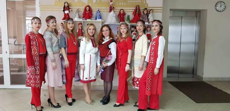 Марийскую вышивку и дизайнерскую одежду представили в Казани