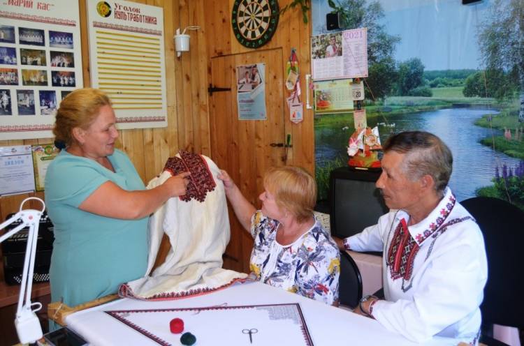 В деревне Марий Эл сохраняют для потомков старинные орнаменты марийской вышивки