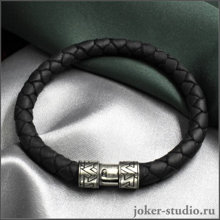 Плетеный кожаный браслет со знаком бесконечности на черном шнуре в JOKER