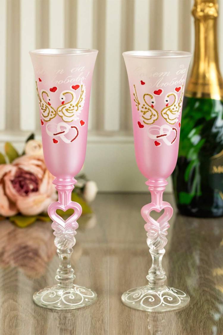 Розовые бокалы на свадьбу молодоженов Совет да любовь, с золотистыми лебедями и узорами