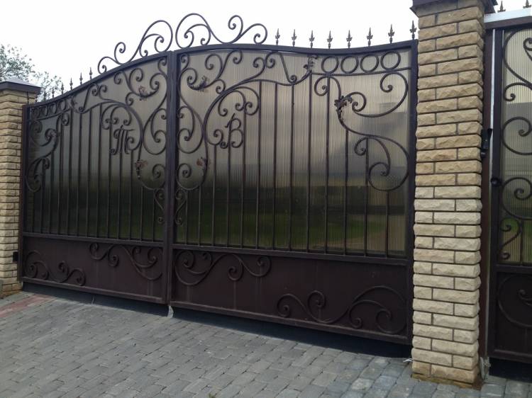кованые ворота в Санкт-Петербурге и Гатчине по низким ценам
