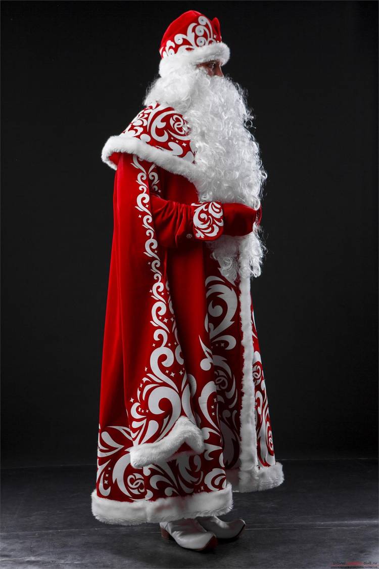 Изготовить костюм Деда Мороза своими руками довольно легко, главное