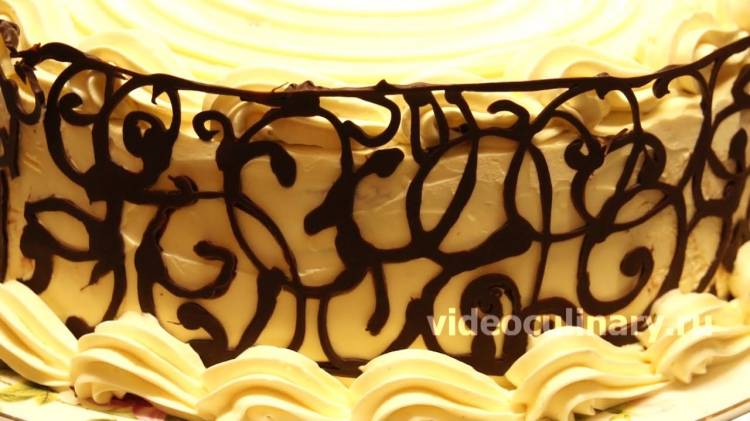 Украшение торта шоколадным орнаментом