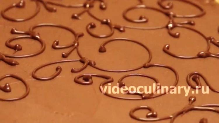 Украшение торта шоколадным кружевом