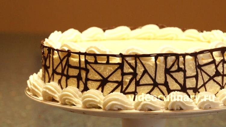 Украшение торта шоколадным орнаментом