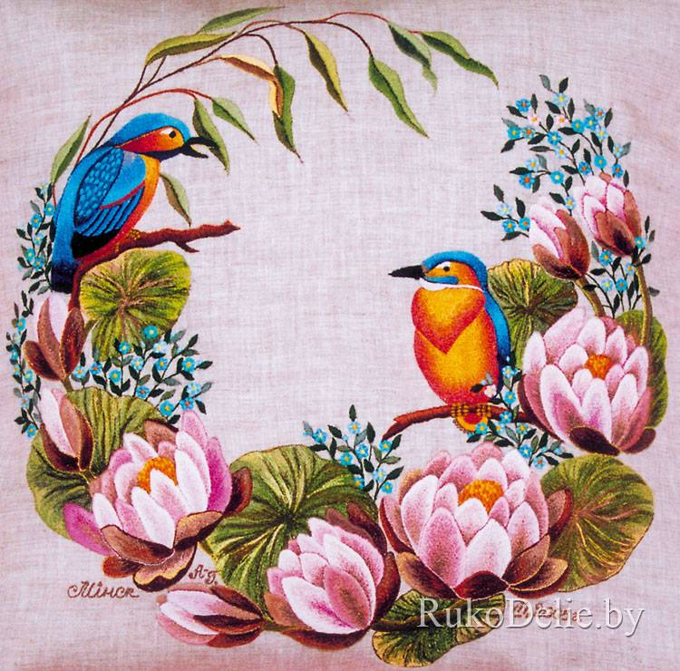 Декоративные подушки с вышитыми гладью птичками и цветами