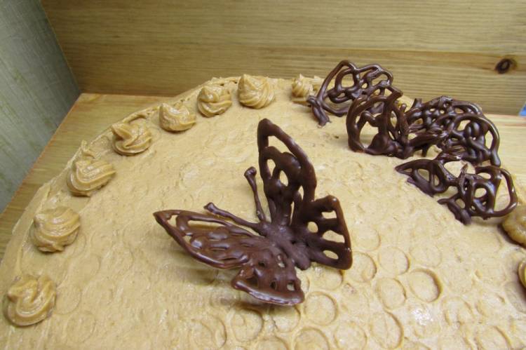 Шоколадные бабочки для торта своими руками
