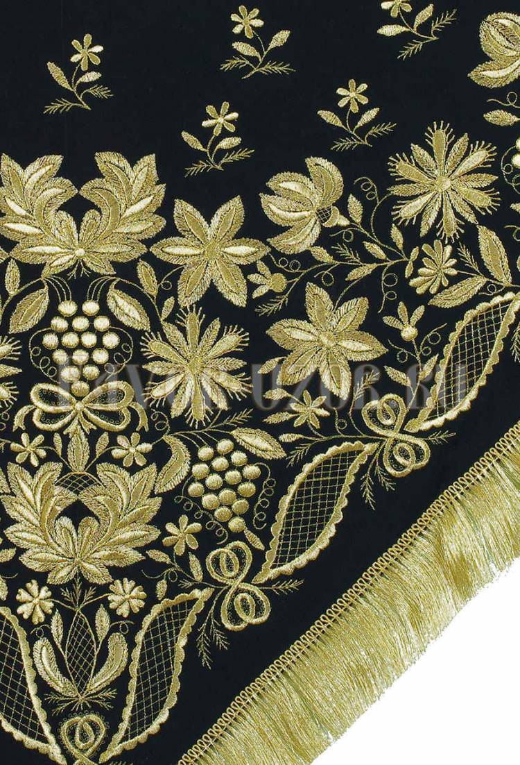 Русский шерстяной платок с традиционным узором