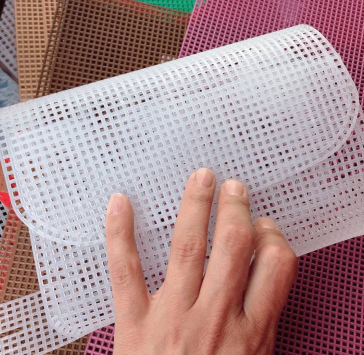Вышивка на пластиковой канве для начинающих