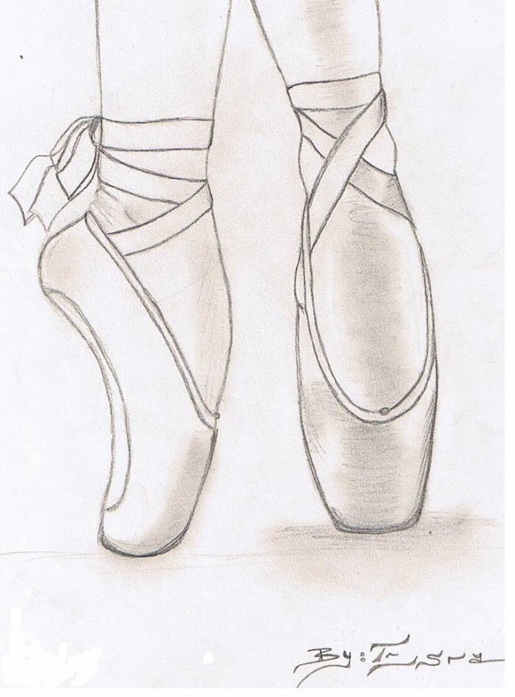 Зарисовки ног в обуви