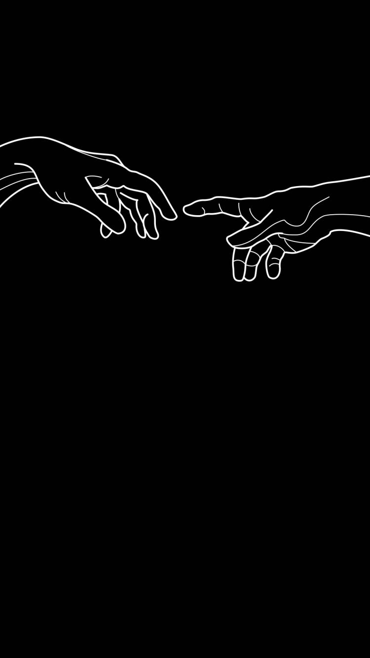 Две руки тянутся на черном фоне 