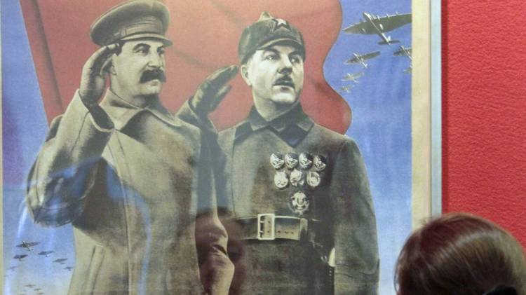 Портреты Сталина на улицах Москвы