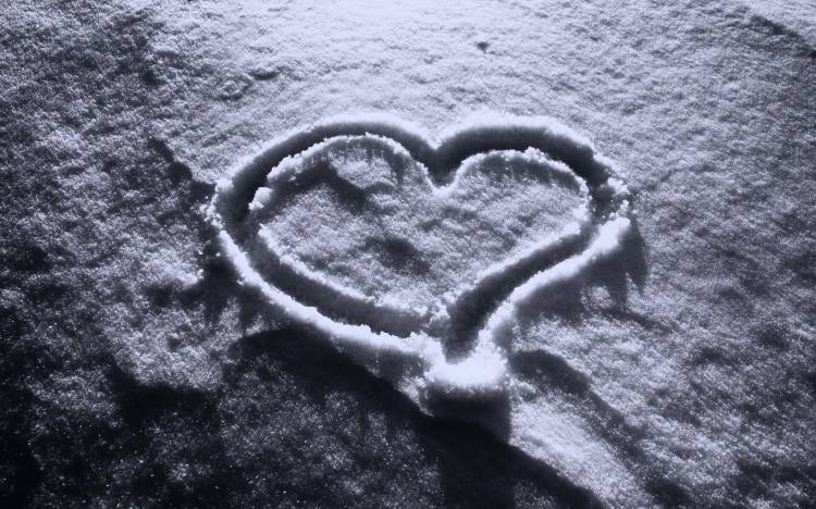 Картинки сердце разбитое на снегу 