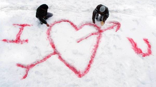 Картинки сердце нарисованное на снегу 