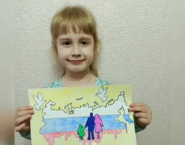 Испечь пирог, снять видеоролик, украсить окна и нарисовать рисунки предлагают выселковцам ко Дню России