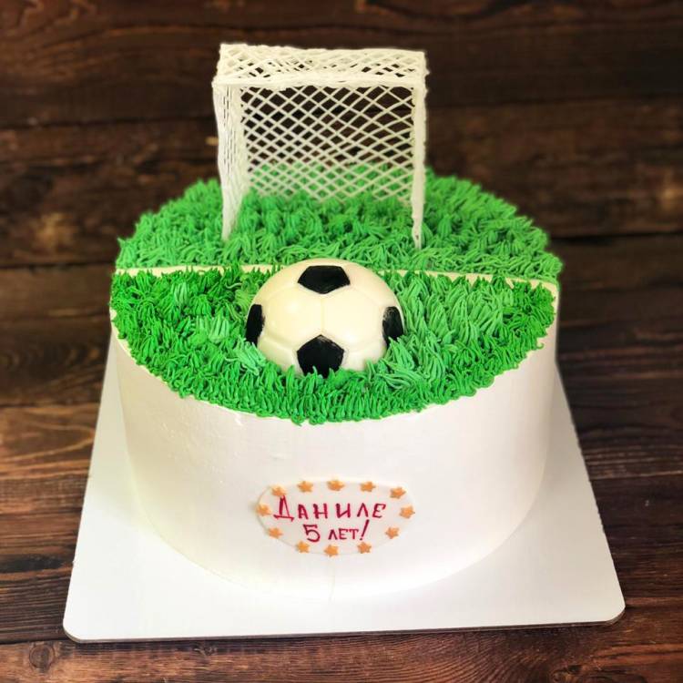Торт для мальчика в футбольной стилистике
