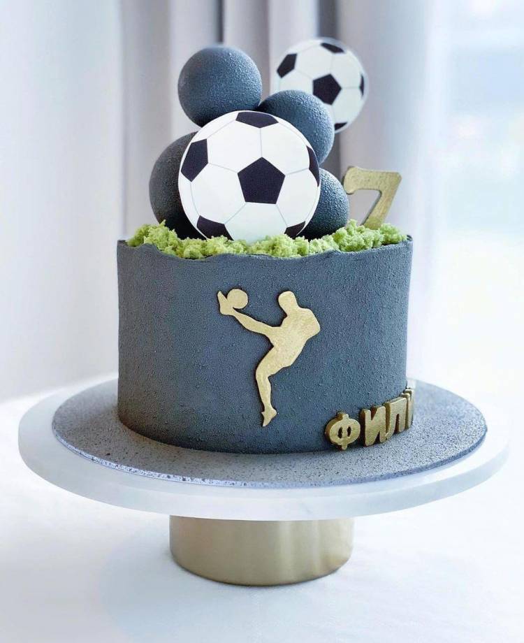 Стильный торт Футболисту