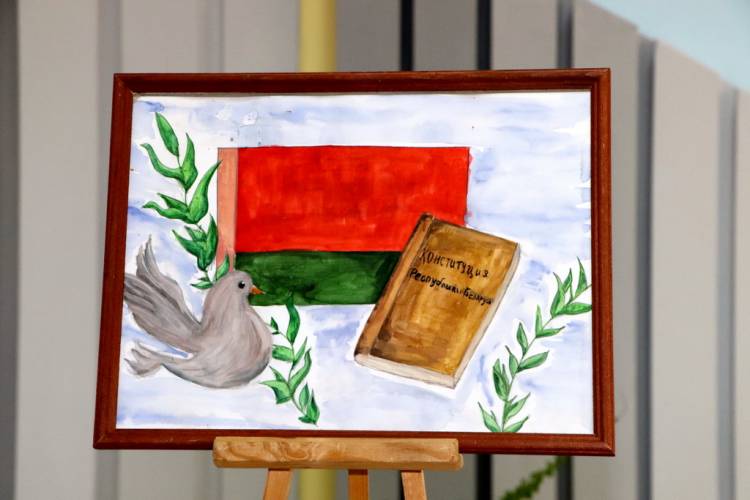 В Берестовицкой детской школе искусств организован конкурс рисунков «Конституция глазами детей»