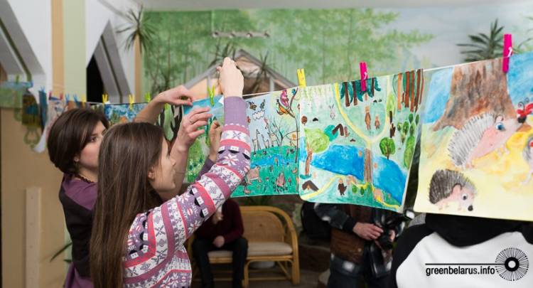 Детские рисунки на конкурс «Мой родной лес» украсили календарь на