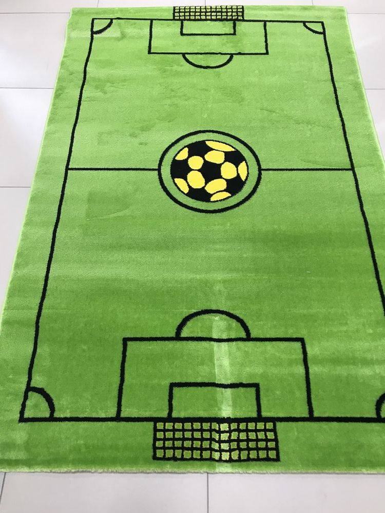 Детские ковры в виде футбольного поля и мяча
