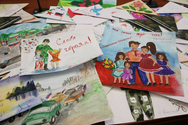 Рисунки и письма брянских детей участникам спецоперации на Украине дойдут до адресата