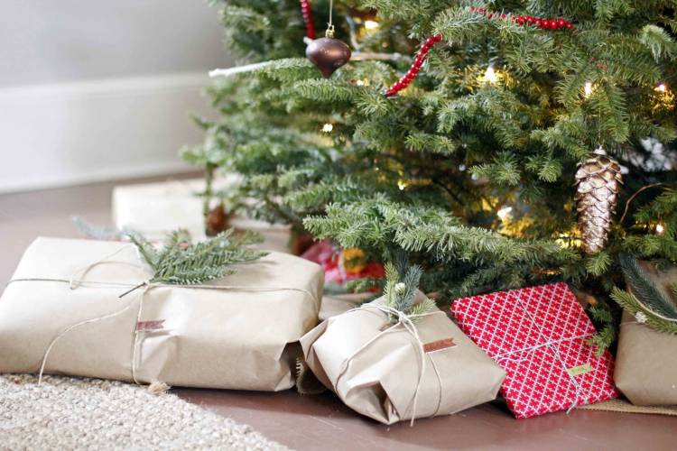 декора и упаковки подарков с помощью крафт-бумаги