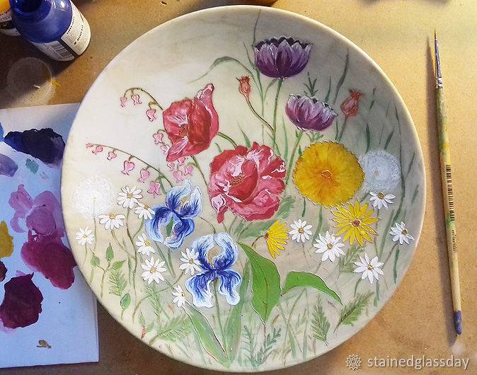 Рисуем полевые цветы на тарелке