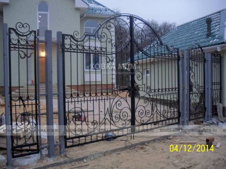 Декоративные ворота металлические